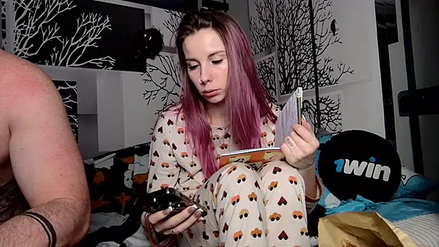 niki7377 online show from February 7, 2025, 5:40 pm