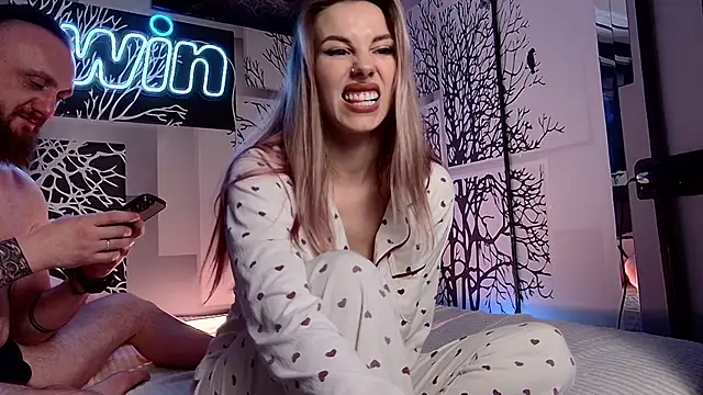 niki7377 online show from March 12, 2025, 12:04 pm