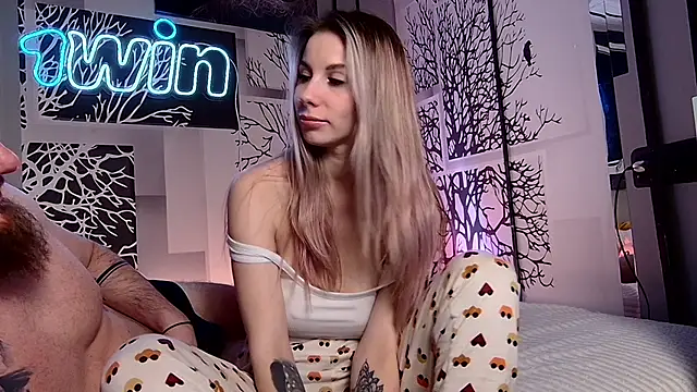 niki7377 online show from March 15, 2025, 4:32 pm