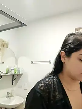 Snapshot of Lia_Hurley chatting on December 9, 2024, 10:54 am Lia Hurley online show from December 9, 2024, 10:54 am