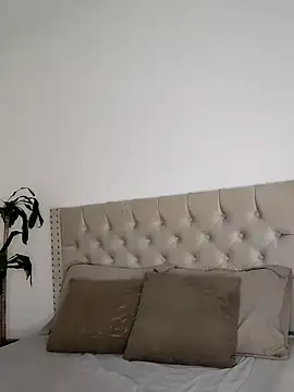 Snapshot of Lia_Hurley chatting on December 20, 2024, 3:42 pm Lia Hurley online show from December 20, 2024, 3:42 pm