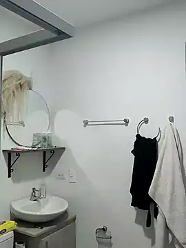 Snapshot of Lia_Hurley chatting on February 10, 2025, 2:05 pm Lia Hurley online show from February 10, 2025, 2:05 pm