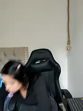 Snapshot of Lia_Hurley chatting on March 21, 2025, 12:50 pm Lia Hurley online show from March 21, 2025, 12:50 pm