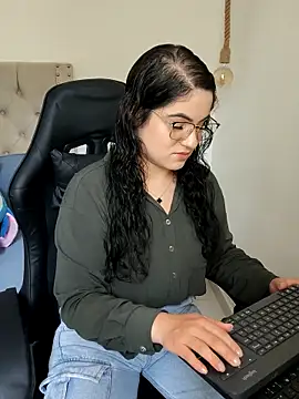 Snapshot of Lia_Hurley chatting on March 22, 2025, 8:37 pm Lia Hurley online show from March 22, 2025, 8:37 pm