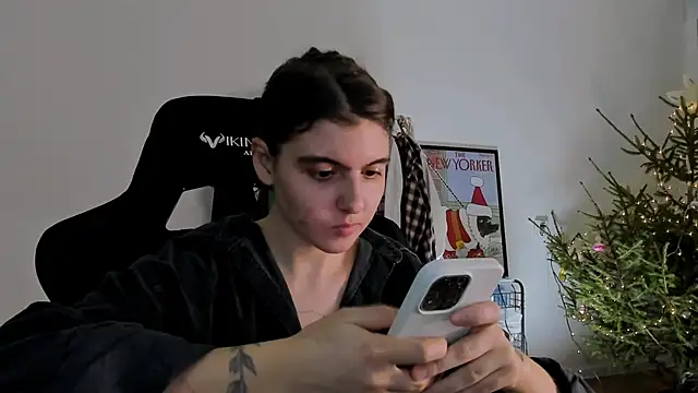 Snapshot of emmamurrr chatting on December 26, 2024, 8:21 pm emmamurrr online show from December 26, 2024, 8:21 pm