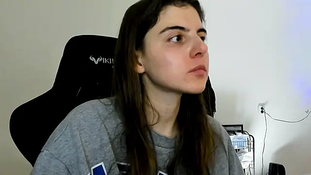 Snapshot of emmamurrr chatting on December 13, 2025, 8:14 pm emmamurrr online show from December 13, 2025, 8:14 pm