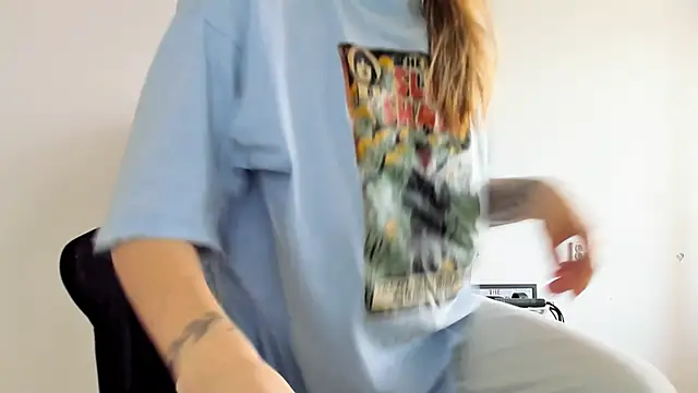 Snapshot of emmamurrr chatting on December 14, 2025, 10:31 am emmamurrr online show from December 14, 2025, 10:31 am