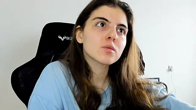 Snapshot of emmamurrr chatting on December 15, 2025, 10:52 am emmamurrr online show from December 15, 2025, 10:52 am