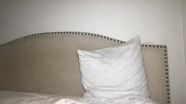 xoxcatt online show from December 16, 2024, 7:26 am