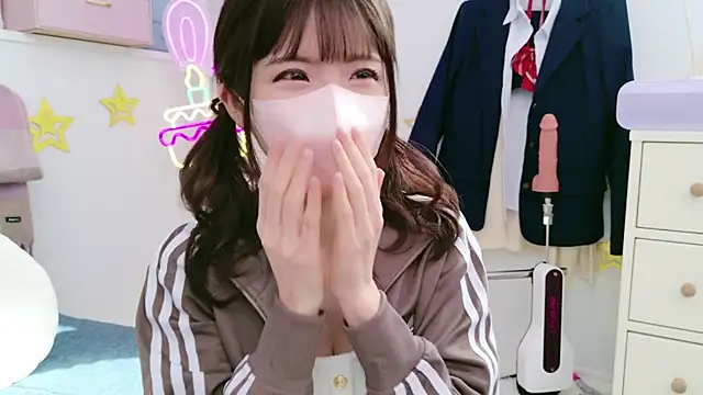Snapshot of -minami- chatting on February 2, 2025, 3:43 am -minami- online show from February 2, 2025, 3:43 am