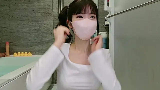 Snapshot of -minami- chatting on February 9, 2025, 9:16 am -minami- online show from February 9, 2025, 9:16 am