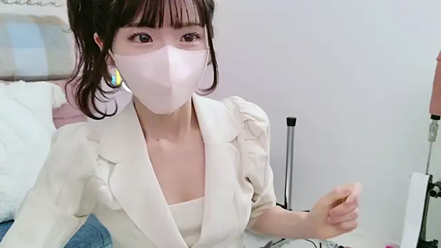 Snapshot of -minami- chatting on March 8, 2025, 3:50 am -minami- online show from March 8, 2025, 3:50 am