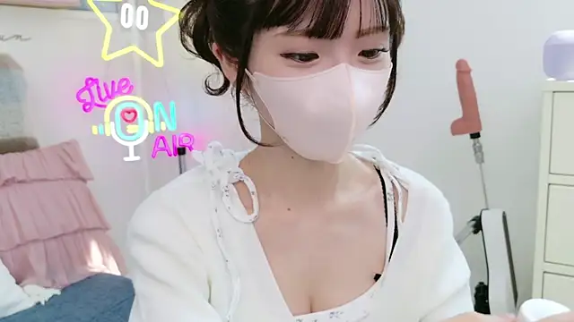 Snapshot of -minami- chatting on March 9, 2025, 3:43 am -minami- online show from March 9, 2025, 3:43 am