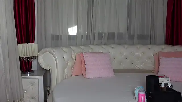 Snapshot of NinaCrystal1 chatting on February 14, 2025, 6:12 am NinaCrystal1 online show from February 14, 2025, 6:12 am