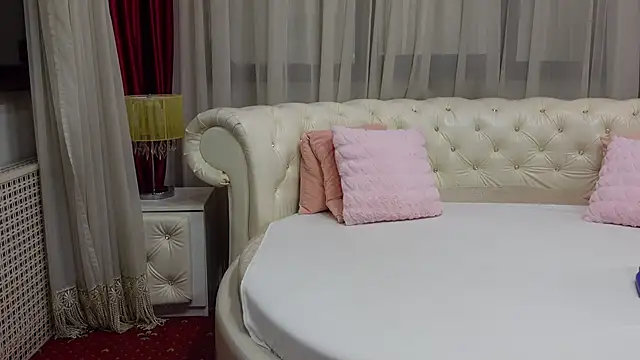 Snapshot of NinaCrystal1 chatting on February 20, 2025, 5:55 am NinaCrystal1 online show from February 20, 2025, 5:55 am