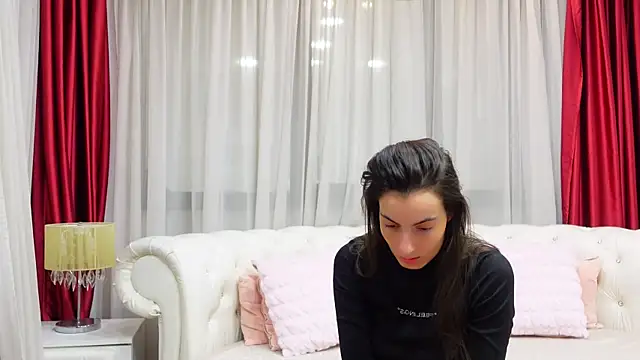 Snapshot of NinaCrystal1 chatting on February 28, 2025, 6:10 am NinaCrystal1 online show from February 28, 2025, 6:10 am