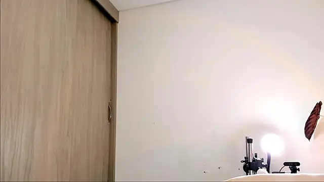 Snapshot of aalyce_syn chatting on September 11, 2025, 5:57 pm aalyce syn online show from September 11, 2025, 5:57 pm