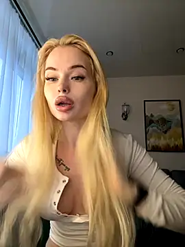 Snapshot of Vladamais chatting on November 13, 2025, 10:25 am Vladamais online show from November 13, 2025, 10:25 am