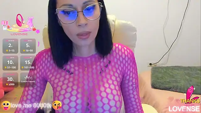 kissnicol32 online show from November 3, 2025, 5:25 pm