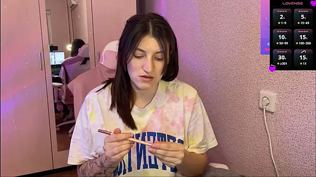 Snapshot of Katrin__kiss chatting on February 10, 2025, 5:09 pm Katrin kiss online show from February 10, 2025, 5:09 pm