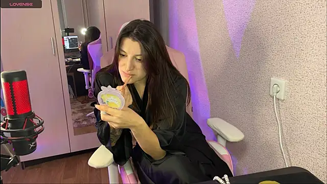 Snapshot of Katrin__kiss chatting on February 14, 2025, 7:44 pm Katrin kiss online show from February 14, 2025, 7:44 pm