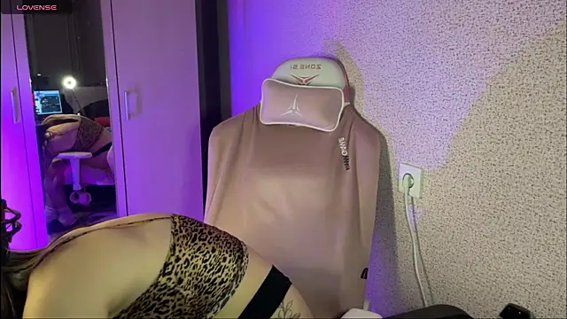 Snapshot of Katrin__kiss chatting on February 16, 2025, 4:21 pm Katrin kiss online show from February 16, 2025, 4:21 pm