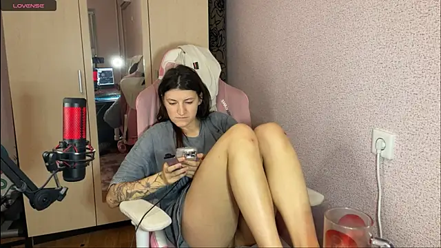 Snapshot of Katrin__kiss chatting on March 10, 2025, 4:35 pm Katrin kiss online show from March 10, 2025, 4:35 pm