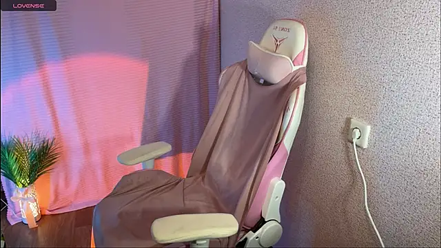 Snapshot of Katrin__kiss chatting on October 1, 2025, 7:31 pm Katrin kiss online show from October 1, 2025, 7:31 pm