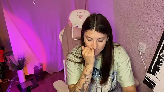 Snapshot of Katrin__kiss chatting on October 25, 2025, 2:13 pm Katrin kiss online show from October 25, 2025, 2:13 pm