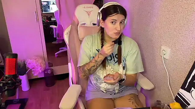 Snapshot of Katrin__kiss chatting on November 6, 2025, 4:52 pm Katrin kiss online show from November 6, 2025, 4:52 pm