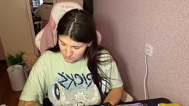 Snapshot of Katrin__kiss chatting on November 26, 2025, 6:42 pm Katrin kiss online show from November 26, 2025, 6:42 pm