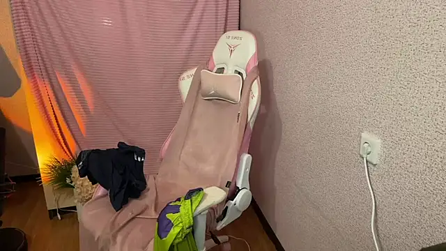 Snapshot of Katrin__kiss chatting on December 5, 2025, 6:26 pm Katrin kiss online show from December 5, 2025, 6:26 pm