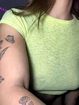 Snapshot of melisabunnny chatting on December 8, 2024, 3:21 am melisabunnny online show from December 8, 2024, 3:21 am