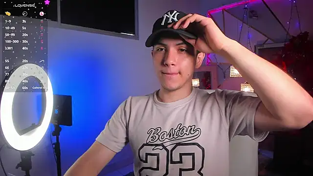 Snapshot of Brat_ chatting on December 18, 2024, 12:07 pm Brat online show from December 18, 2024, 12:07 pm