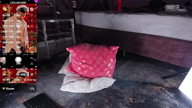 Snapshot of Brat_ chatting on December 28, 2024, 6:40 pm Brat online show from December 28, 2024, 6:40 pm