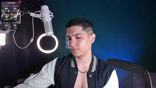 Snapshot of Brat_ chatting on January 13, 2025, 6:27 pm Brat online show from January 13, 2025, 6:27 pm