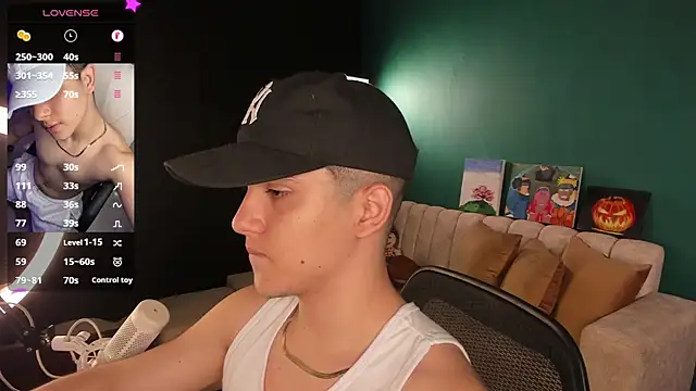 Snapshot of Brat_ chatting on January 28, 2025, 8:58 pm Brat online show from January 28, 2025, 8:58 pm