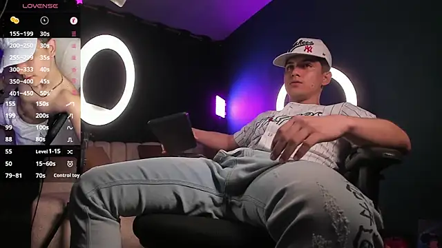 Snapshot of Brat_ chatting on January 30, 2025, 7:37 pm Brat online show from January 30, 2025, 7:37 pm