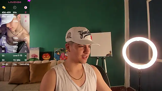 Snapshot of Brat_ chatting on February 10, 2025, 12:39 pm Brat online show from February 10, 2025, 12:39 pm