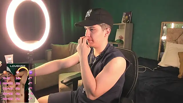 Snapshot of Brat_ chatting on September 16, 2025, 4:19 pm Brat online show from September 16, 2025, 4:19 pm