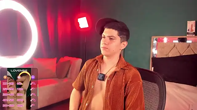 Snapshot of Brat_ chatting on September 18, 2025, 8:22 pm Brat online show from September 18, 2025, 8:22 pm