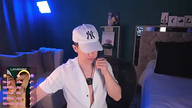 Snapshot of Brat_ chatting on September 19, 2025, 7:03 pm Brat online show from September 19, 2025, 7:03 pm