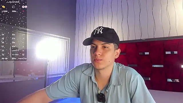 Snapshot of Brat_ chatting on October 23, 2025, 9:13 pm Brat online show from October 23, 2025, 9:13 pm