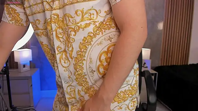 Snapshot of Brat_ chatting on November 16, 2025, 10:04 pm Brat online show from November 16, 2025, 10:04 pm