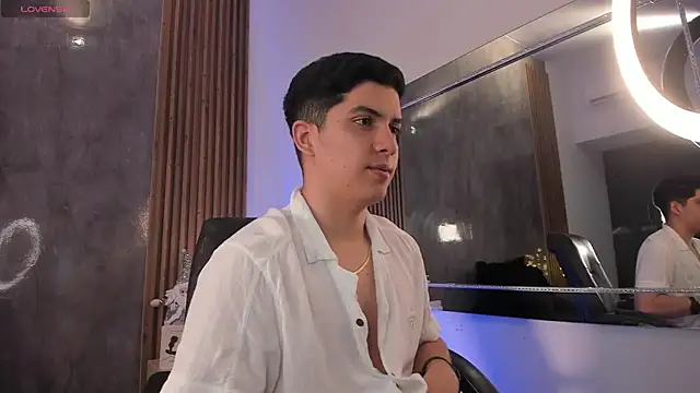 Snapshot of Brat_ chatting on December 1, 2025, 4:06 am Brat online show from December 1, 2025, 4:06 am