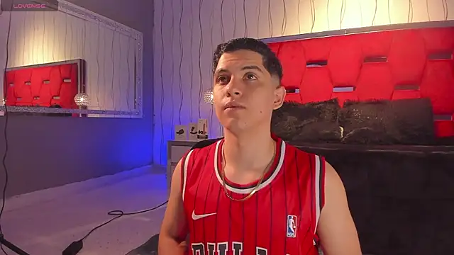 Snapshot of Brat_ chatting on December 14, 2025, 2:33 pm Brat online show from December 14, 2025, 2:33 pm