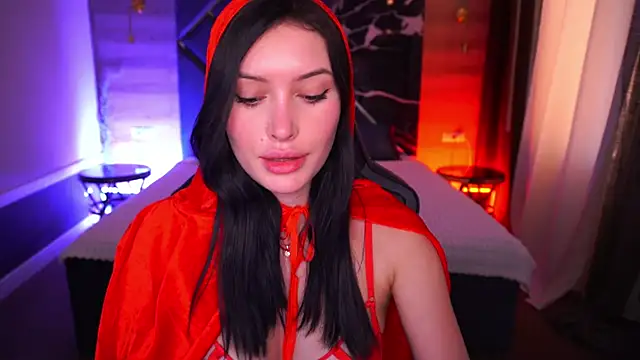 Snapshot of MilaSecrett chatting on October 31, 2025, 2:18 pm MilaSecrett online show from October 31, 2025, 2:18 pm