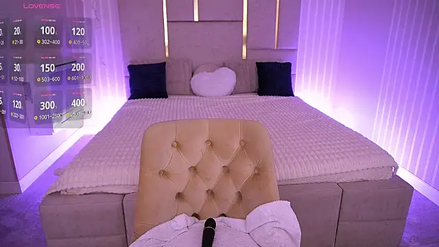 Snapshot of MilaSecrett chatting on November 21, 2025, 2:05 pm MilaSecrett online show from November 21, 2025, 2:05 pm