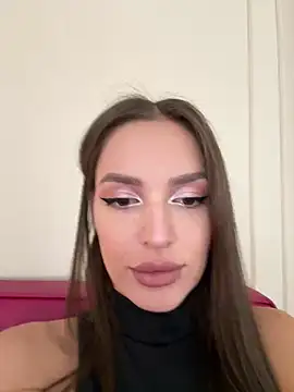 BellaHalles online show from February 28, 2025, 2:42 pm