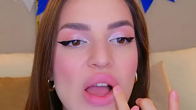 BellaHalles online show from October 5, 2025, 6:12 am